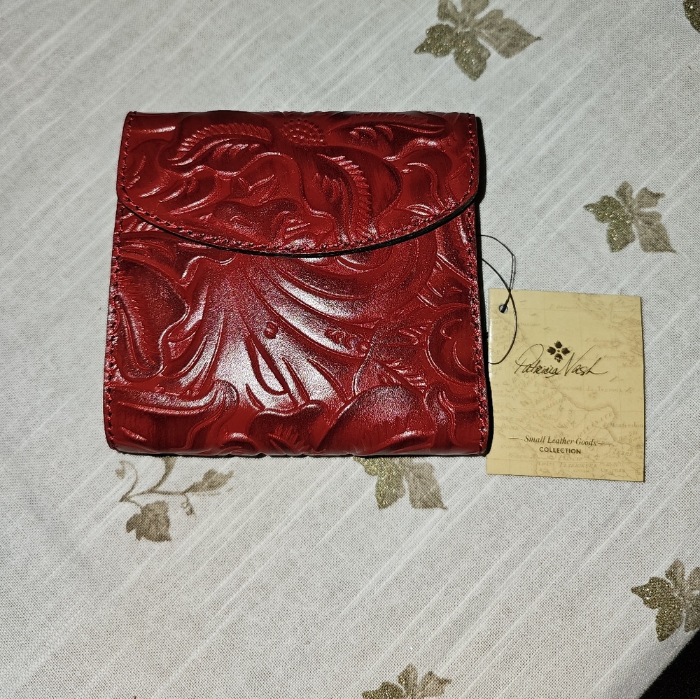 Patricia Nash Reiti red tolled kisslock leather bifold wallet